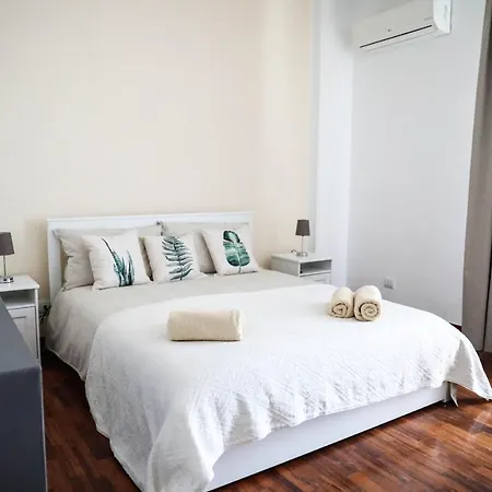 Гостьовий будинок Aura Rent Of With Shared Kitchen
