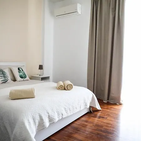 Aura Rent Of With Shared Kitchen Гостьовий будинок